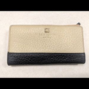 Kate Spade Cream and White Wallet